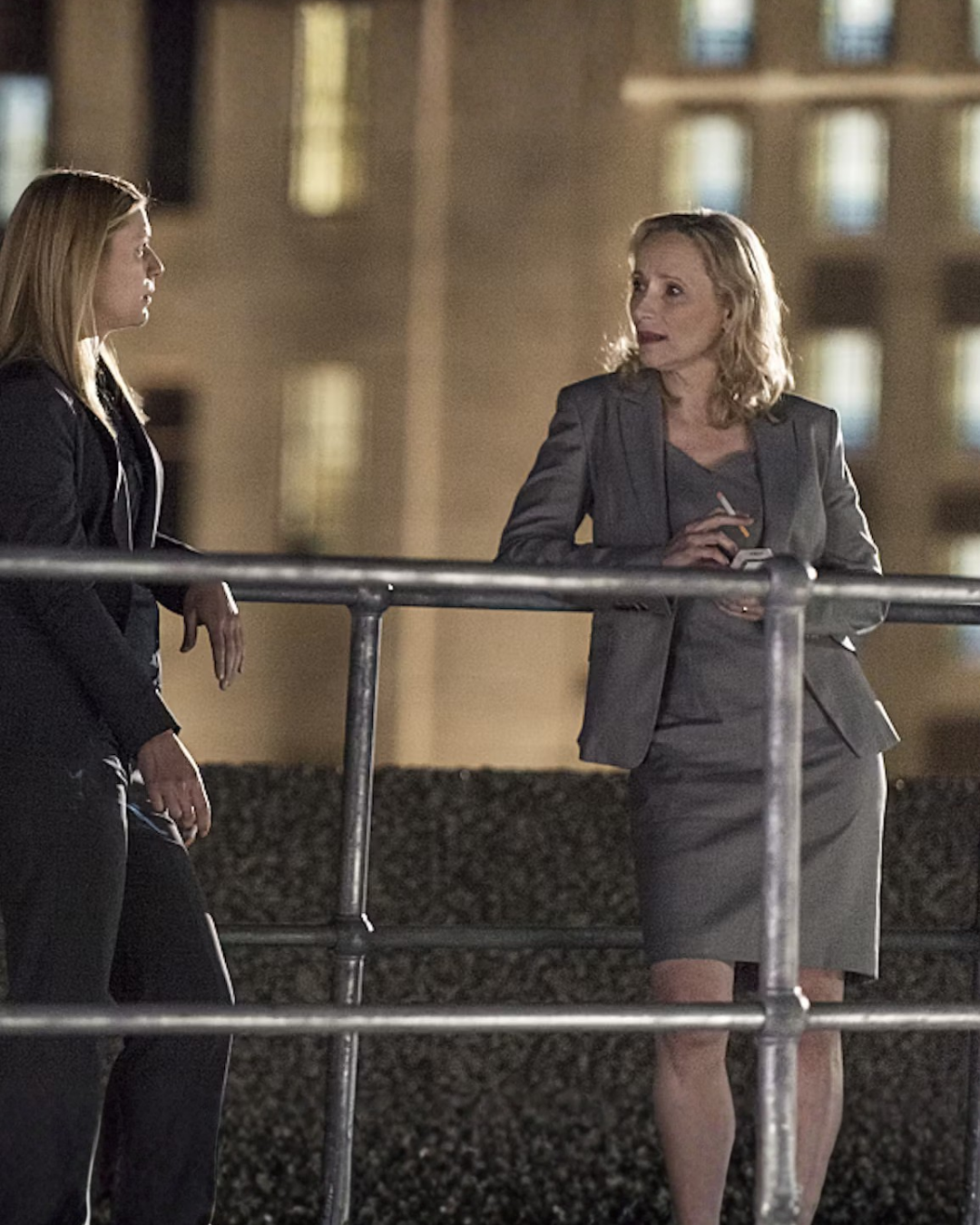 Laila Robiņa seriālā Homeland (“Svešais starp savējiem”), atveidojot ASV vēstnieci Martu Boidenu.