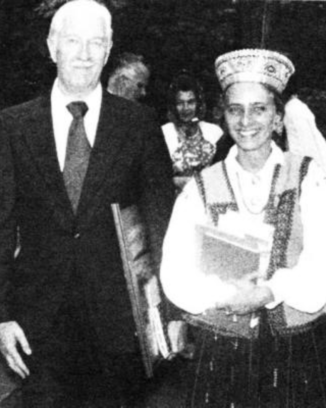 Ar vasaras vidusskolas direktoru A. Bolšteinu Garezerā.